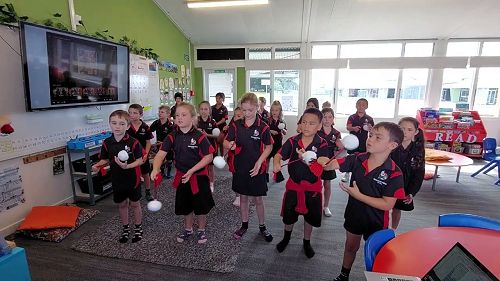 Video: Room 12 cohort group - e rere taku poi