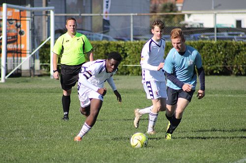 Kaykay Adeyinka blitzing through the defence