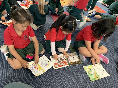 Rosie and her friends are enjoying reading fairytales.