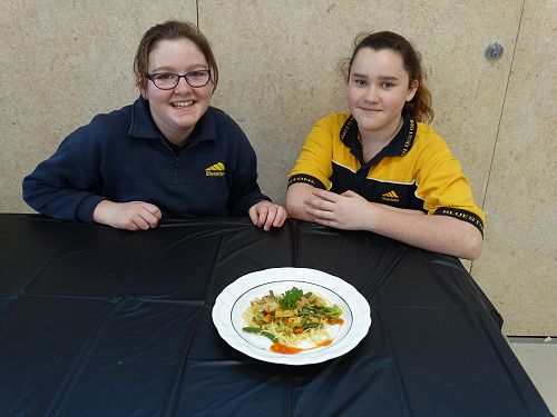 Jessa and Zoe with their apricot chicken stirfry