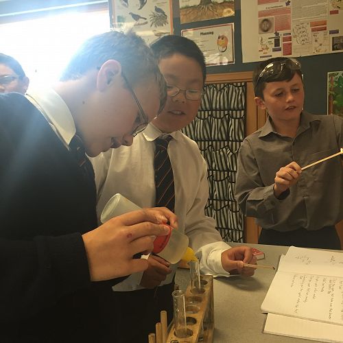 8ADU Science.  Ben, Zhi Yuan and Sam explore the Hydrogen pop test.