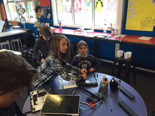 Room 5  - Computer education in reverse. No live c