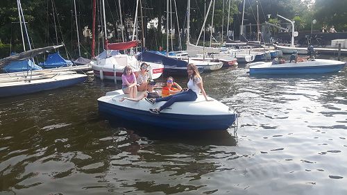 Paddle-boating in Hamburg with Lucy from NZ, Sol and Cristina from Costa Rica and Riley from the USA
