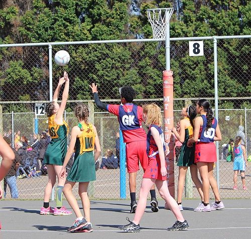 Monique Brooks attempts the shot with her very tall GK defending, Kate Harvey WA and Aylish Dunlop GA