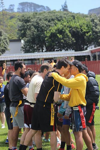 Ki o Rahi staff v students