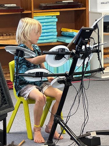 Arie playing "Lost Frequency" *drum13*