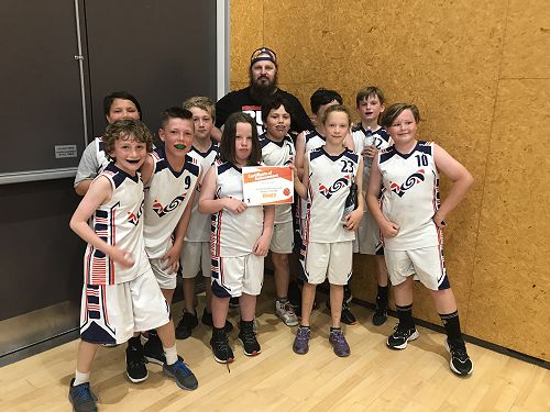 CHAMPIONS! Magnus, Lukas, Cooper, Nicholas, Zoe, Levi, Mason, Georgia, Zack, Jaygar and 'Super Coach Shaun'.