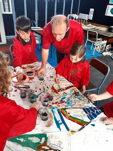 Local artist Manu Berry helps children make pennants for Holy Trinity Church