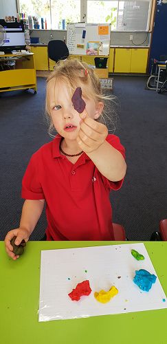 Mixing colours with playdough
