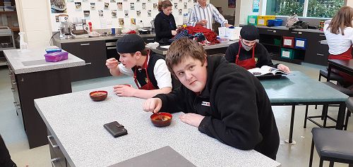 Crème Brûlée, etc dans la troisième: