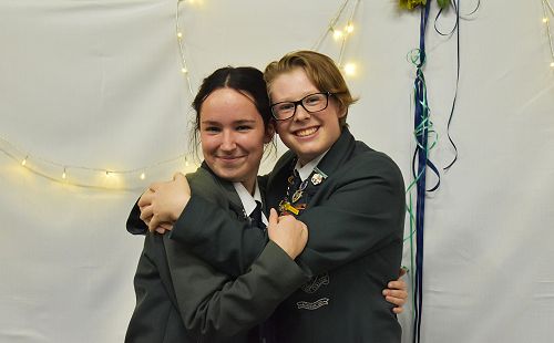 Melissa Van der Haegen, Rosie Davison