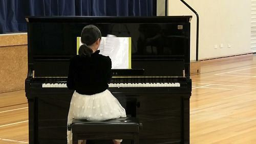 Video: Sherry Zhang, year 7, student of Chi Ing Wu, “Carousel” by Sylvie Bodorová.