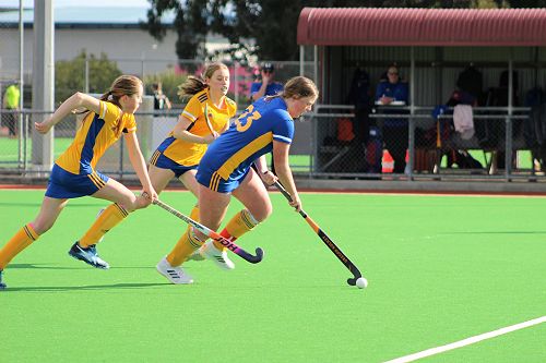 Madi getting away from Annie and Leila