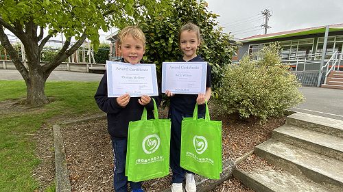 Calligraphy winners and Excellent Learners