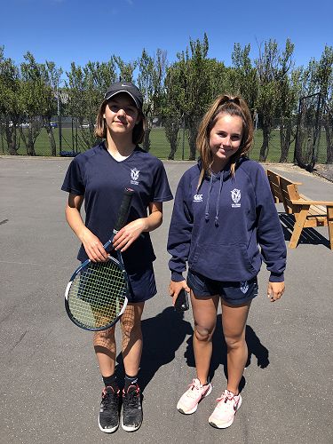 Nora Paicu and Erin O'Neill as Columba Team Green