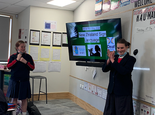 NZSL with Noelani & Lily