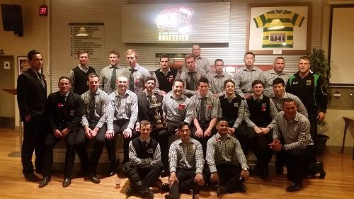 Green Island 2016 Premier Team with the Hellyer Memorial