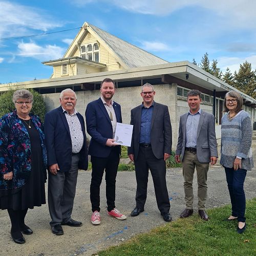 Cr Jenny Gallagher, Cr Bob Mugford, Richard Lang (HCT), Mayor Sam Broughton, Craig Blackburn (GoH), Helene Youngman (HHS) outside the Hororata Hall