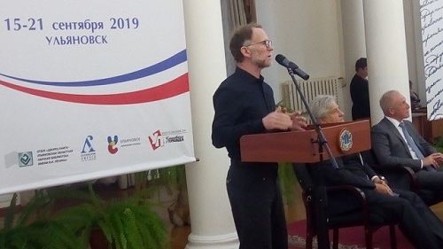 David Howard delivers a keynote at the opening of the “Lipki” International Forum of Young Writers, where 150 young talents meet with senior editors in a series of workshops.