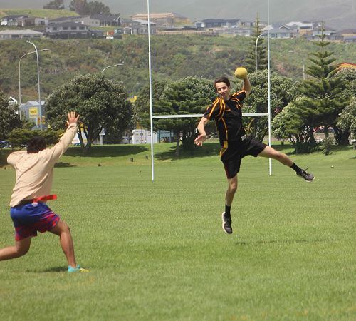 Ki o Rahi staff v students