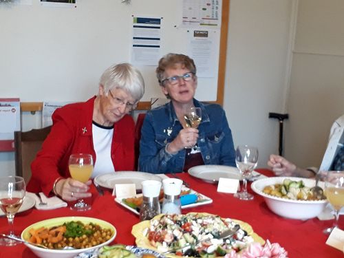 Thanksgiving Dinner 3 December 2022. L-R: Jan Ogilvie OP, Kathleen Currie