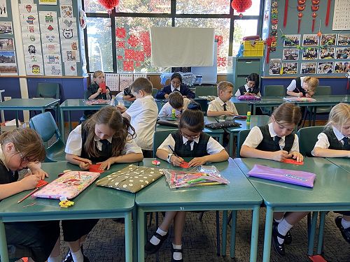 Making red envelopes