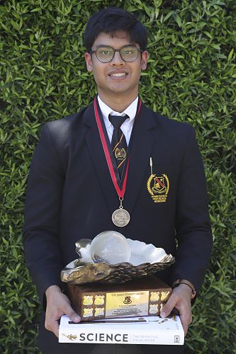 Dux of 2021, winner of the James Bennett Trophy and First in Biology, Calculus, Chemistry and Statistics Drishya Patel