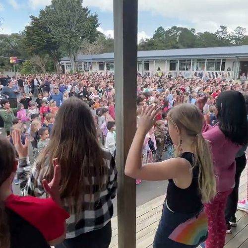 Video: Tihei Mauri Ora- Kaurilands Māori Language Moment 