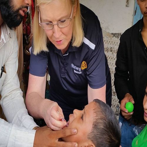 Lynne Anderson, RC of Beecroft, in India