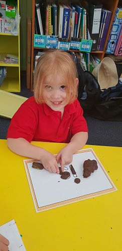 Mixing colours with playdough