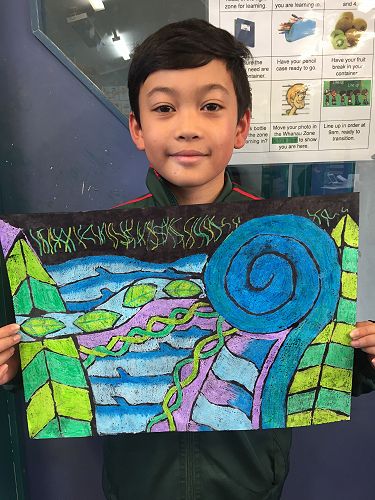 Ralph showing us his Koru art.