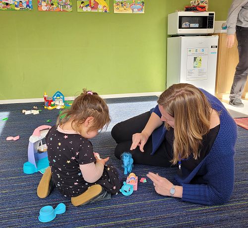 Playgroup Gemma Ellis models language for Sadie