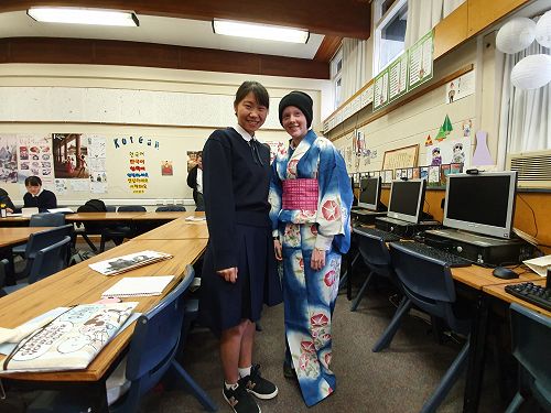 Meikei High school students visit to Year 9 Japanese class.