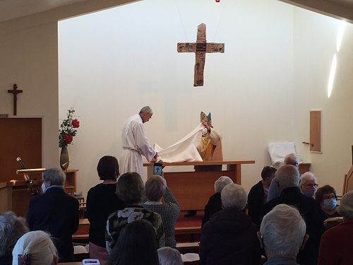 Removing the altar cloth