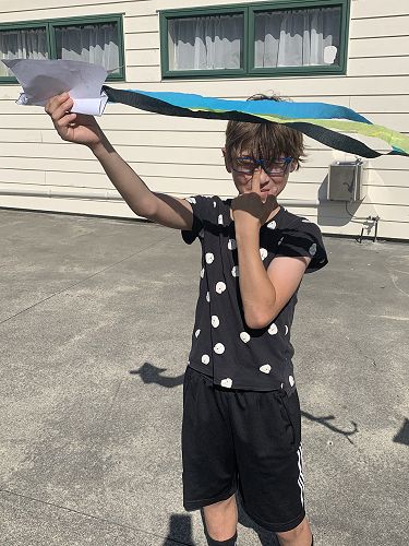 Kit Day Marae manu aute Alexis