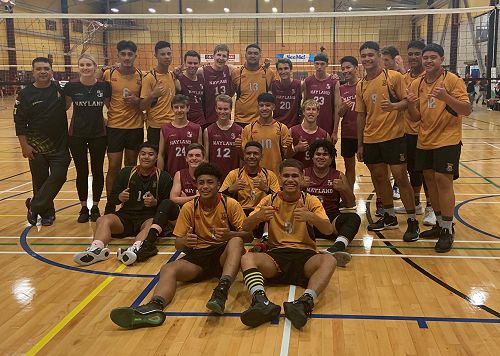 The  boys team with their opponents, Manurewa College.