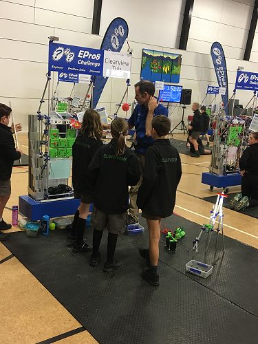 Some advice being given by Kelvin, the organiser and judge