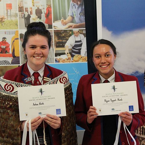 Awhina Meikle and Moewai Marsh (2014 winners)