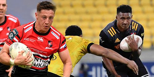 Cam Roigard (Counties Manukau) and Samipeni Finau (Gallagher Chiefs)