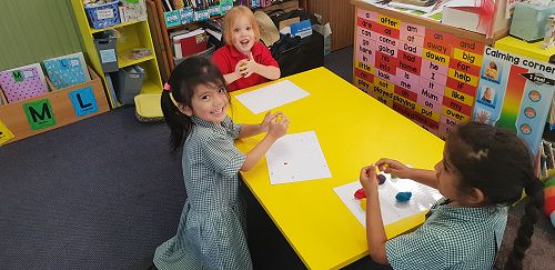 Mixing colours with playdough