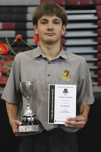 Junior Swimming Champion, Ari Narayan