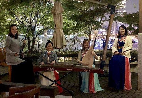 Live music as night falls at the gala dinner.