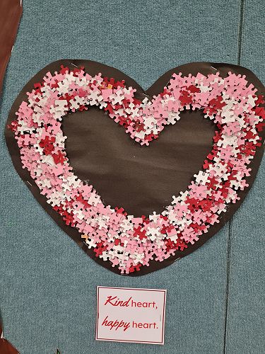 A kind heart is a happy heart. All students in team kea contributed to creating this kindness heart.