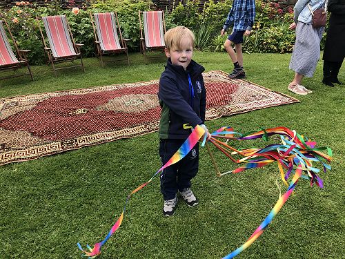 Oscar in full swing with his rhythmic ribbons
