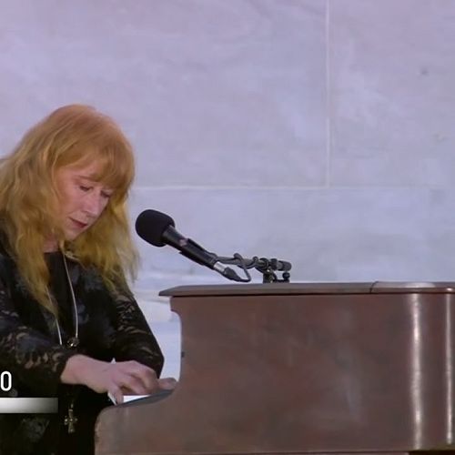 Video: Loreena McKennitt - Dante's Prayer (Live at Vimy Ridge 100th commemoration)