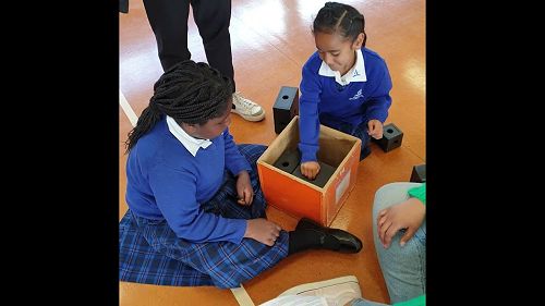 Video: Maths Mary-Jane & Reo packing the box