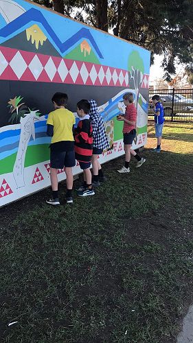 Ākonga working on container