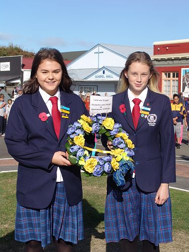 Kate Thorby and Hope Thomsen lay a wreath.