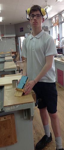 Woodwork, making a phone stand