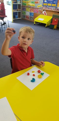 Mixing colours with playdough